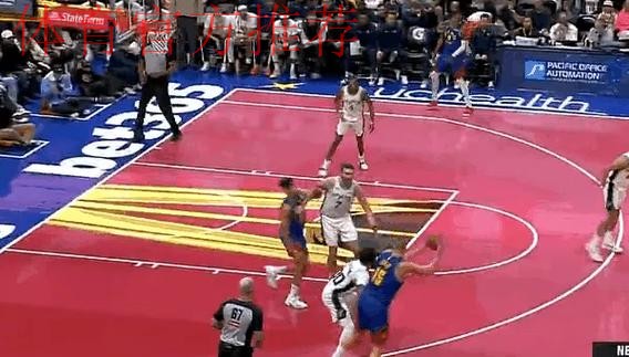 琼斯接球约基奇助攻三分命中，掘金加时赛开局打出7-0